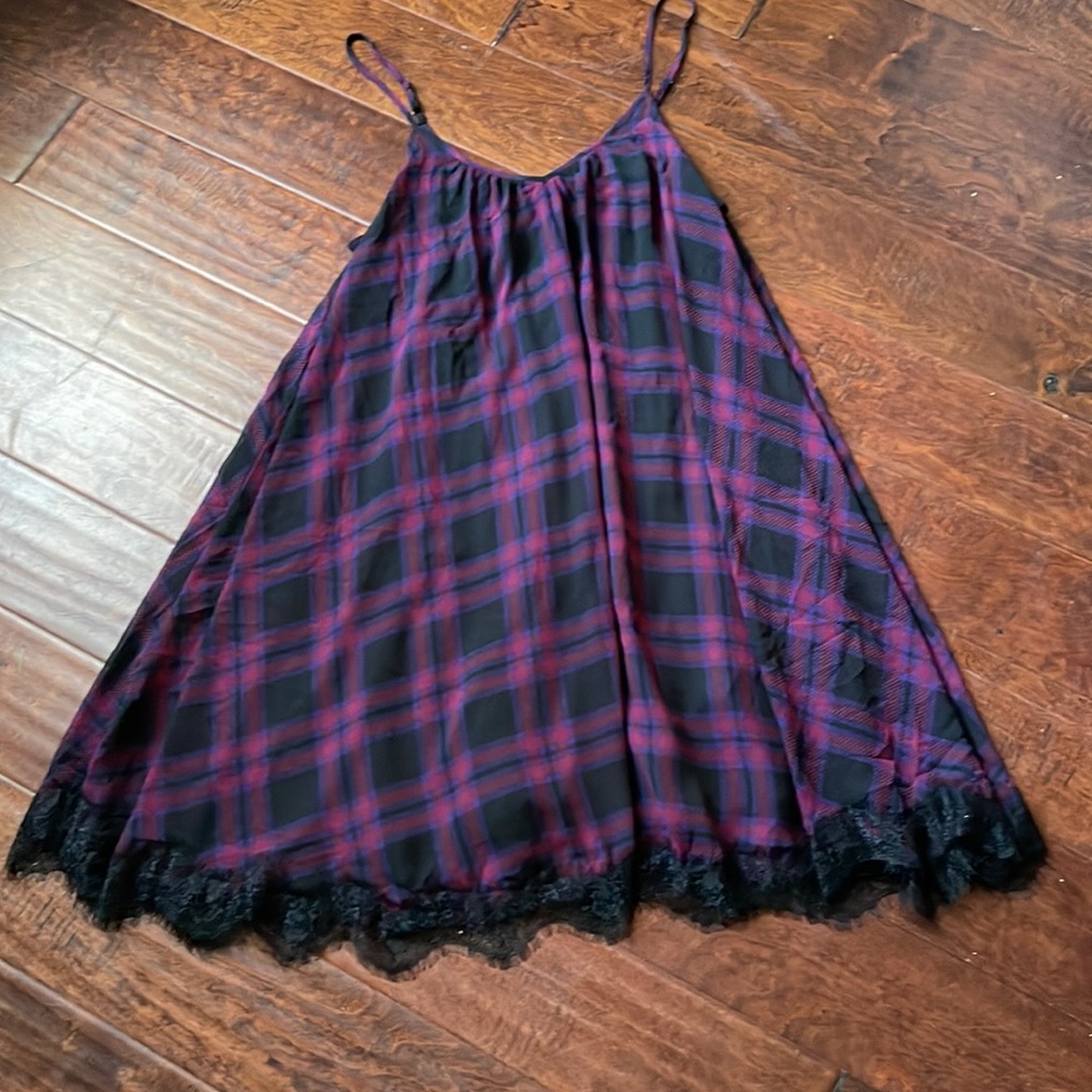 Express plaid spaghetti strap dress with black lace trim mauve and black plaid